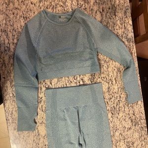 Womens Seamless 2 Piece Outfit Long Sleeve Crop Top & High Waist Leggings Yoga